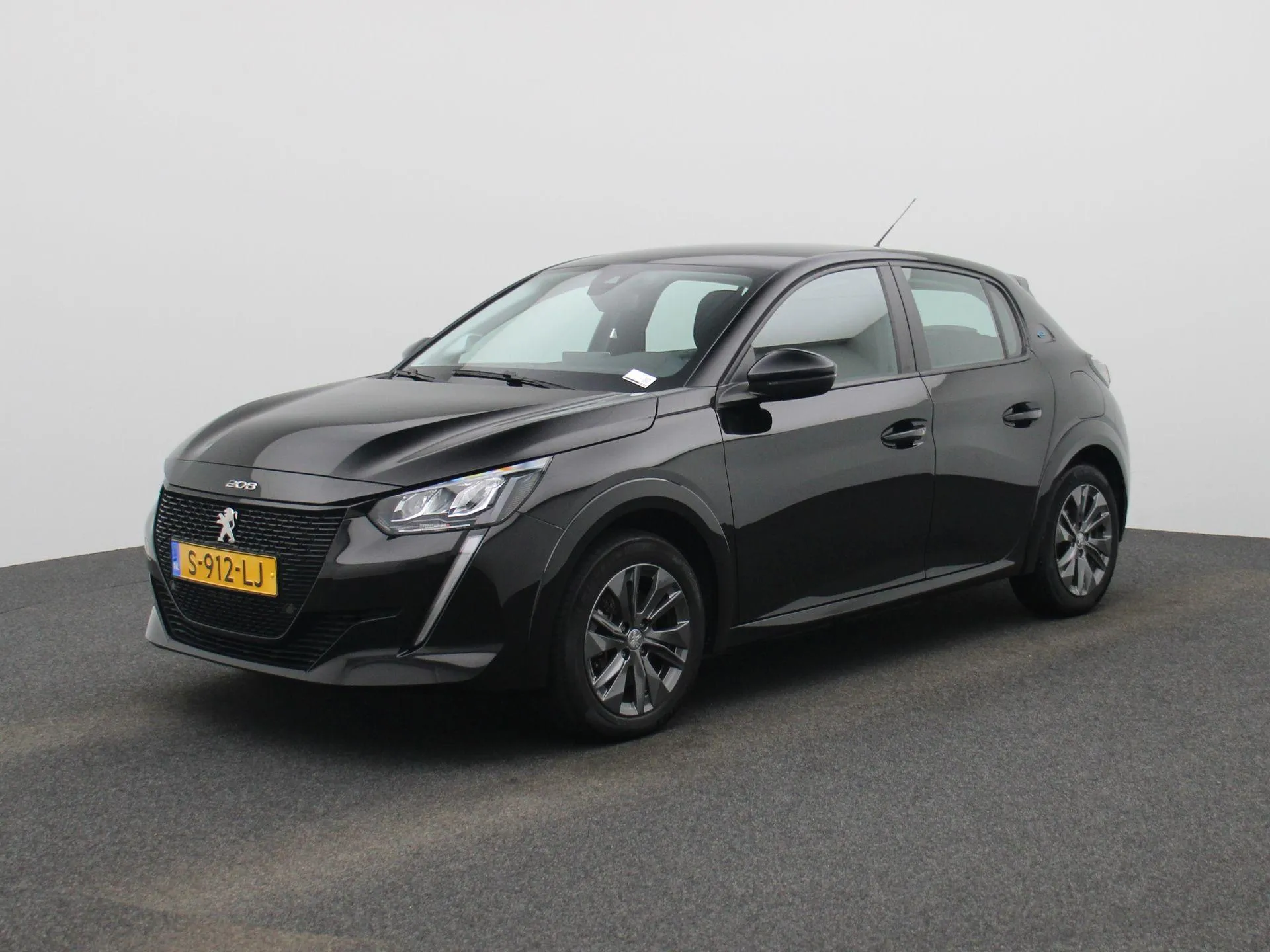 Peugeot e-208
