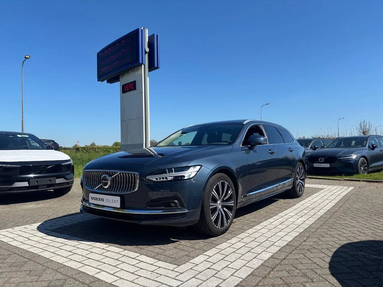 Volvo V90